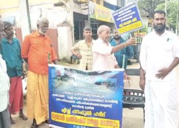 റോഡിന്റെ ശോചനീയ അവസ്ഥക്കെതിരെ ഒറ്റയാൾ സമരം നടത്തി