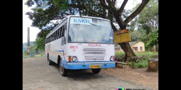 ഓടുന്ന കെഎസ്‌ആര്‍ടിസി ബസിന് മുകളില്‍ മരം പൊട്ടി വീണു; ഡ്രൈവര്‍ക്ക് പരിക്ക്