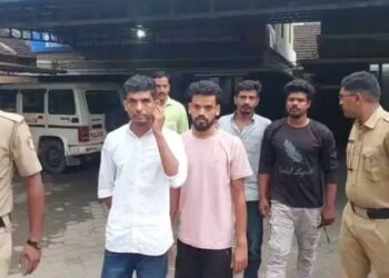 വെടിയുണ്ടകളുമായി സഹോദരങ്ങള്‍ അടക്കം നാല് പേര്‍ അറസ്റ്റില്‍