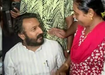 രാഹുല എംഎല്‍എ ഓഫീസിലെത്തി; നിവേദനങ്ങള്‍ സ്വീകരിച്ചു