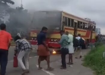 ഓടിക്കൊണ്ടിരിക്കെ കെഎസ്ആർടിസി ബസ്സിന് തീ പിടിച്ചു.