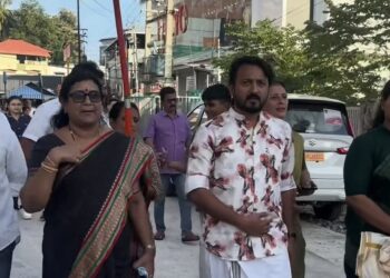 റോഡ് ഉദ്ഘാടന ചടങ്ങില്‍ രാഹുല്‍ മാങ്കൂട്ടത്തിലിനൊപ്പം പങ്കെടുത്ത് നഗരസഭ ചെയര്‍പേഴ്സണും