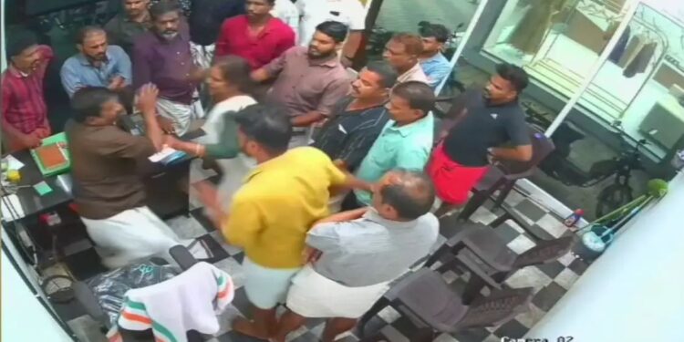 സിപിഎം നേതാക്കള്‍ വ്യാപാരിയെ കടയില്‍ കയറി മര്‍ദിച്ചതായി പരാതി