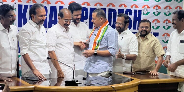 കോണ്‍ഗ്രസില്‍ തിരിച്ചെത്തി ടിപി ഷാജി.