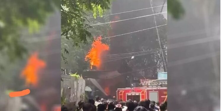 ഓങ്ങല്ലൂരില്‍ ആക്രിക്കടക്ക് തീപിടിച്ചു