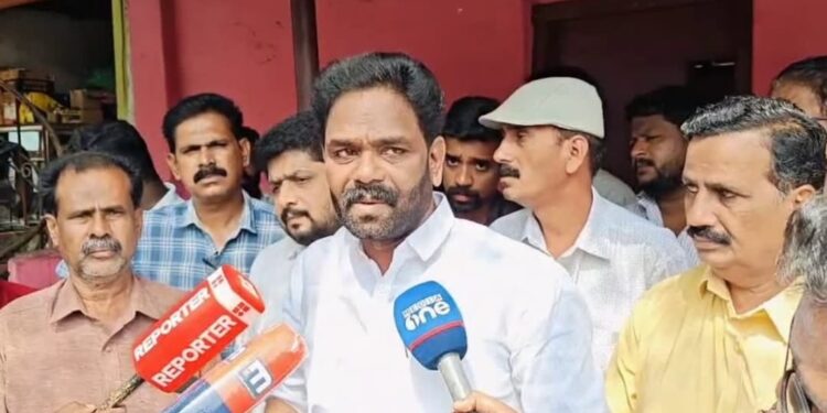 സിപിഐഎമ്മിനെതിരെ മുഴുവൻ സീറ്റുകളിലും മത്സരിക്കാൻ കൊഴിഞ്ഞാമ്പാറയിലെ സിപിഐഎം വിമതര