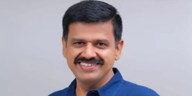 ജനങ്ങൾ ഗുണ്ടകളിൽ നിന്ന് മോചിതരാകണം: സന്ദീപ് വാര്യർ