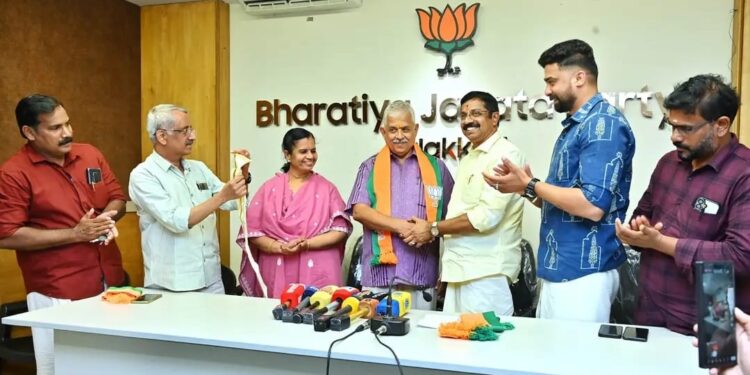 സി ആർ വെങ്കിടേശ്വരൻ കോൺഗ്രസ്സ് വിട്ടു,  കൽപ്പാത്തിയിലെ ബിജെപി സ്ഥാനാർത്ഥിയായി വൃന്ദാ ലക്ഷ്മിയെ പ്രഖ്യാപിച്ചു.