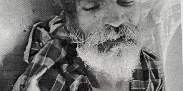 കുഴഞ്ഞുവീണ് മരിച്ച നിലയിൽ കണ്ടെത്തിയ വ്യക്തിയുടെ ബന്ധുക്കളെ തേടുന്നു