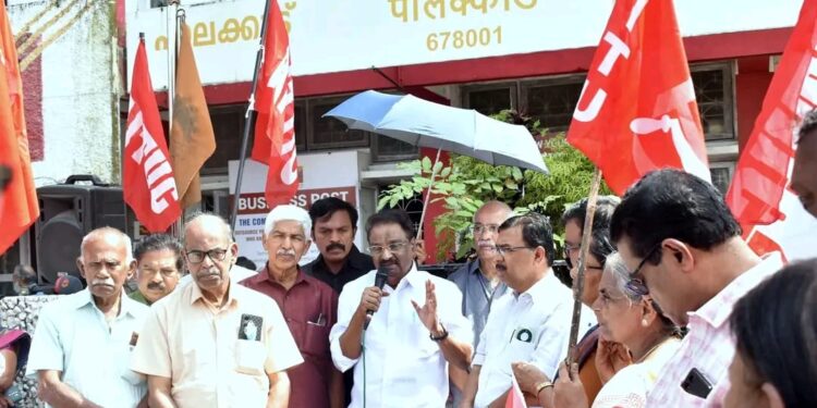 തൊഴിലാളിവിരുദ്ധ ലേബർ കോഡുകൾക്കെതിരെ സംയുക്ത ട്രേഡ് യൂണിയൻ പ്രതിഷേധം