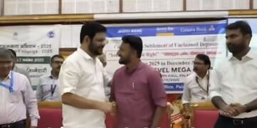 രാഹുൽ മാങ്കൂട്ടത്തിലും വികെ ശ്രീകണ്ഠൻ എംപിയും ഒരേ വേദിയിൽ