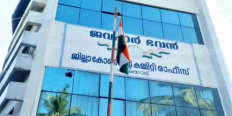 ലോയേഴ്‌സ് കോണ്‍ഗ്രസ് യോഗത്തില്‍ കയ്യാങ്കളി: ഒരു അഭിഭാഷകന്റെ തലയ്ക്ക് ഗുരുതര പരിക്ക്