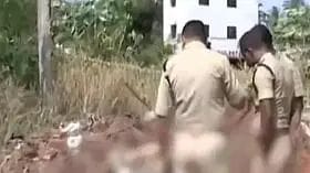 കവറില്‍ പൊതിഞ്ഞനിലയില്‍ മനുഷ്യന്റെ തലയോട്ടിയും അസ്ഥികളും; നഗരമധ്യത്തിൽ