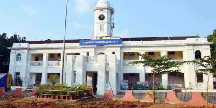 ബിജെപി ഭരണം അവസാനിപ്പിക്കാന്‍ രാഷ്ട്രീയ നീക്കം. യുഡിഎഫും, സിപിഎമ്മും, സ്വതന്ത്രന് പിന്തുണ നല്‍കിയേക്കും