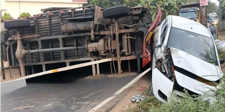 ആമയൂരിൽ വാഹനാപകടം; ലോറി കാറിൽ ഇടിച്ച് മറിഞ്ഞു