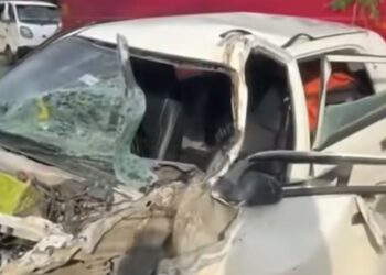 കാർ പിക്കപ്പ് വാനിൽ ഇടിച്ചു തകർന്നു.3 പേർക്ക് പരിക്ക്