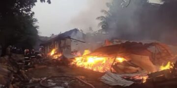മുട്ടിക്കുളങ്ങരക്ക് സമീപം തടിമില്ലിന് തീ പിടിച്ചു.