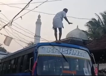 കൊട്ടിക്കലാശത്തിനിടെ ബസിനുമുകളില്‍ നിന്ന് താഴേക്ക് ചാടി അഭ്യാസം
