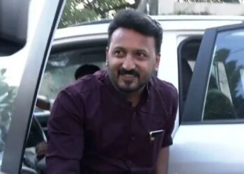 പതിനഞ്ചാം നാള്‍ പോളിംഗ് ബൂത്തില്‍ പൊങ്ങി രാഹുല്‍ മാങ്കൂട്ടത്തില്‍ എംഎല്‍എ