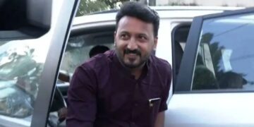 പതിനഞ്ചാം നാള്‍ പോളിംഗ് ബൂത്തില്‍ പൊങ്ങി രാഹുല്‍ മാങ്കൂട്ടത്തില്‍ എംഎല്‍എ