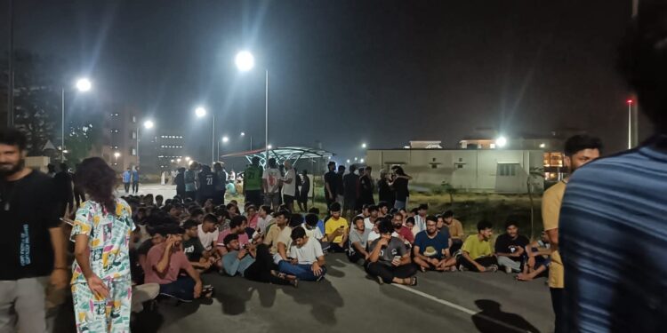 കഞ്ചിക്കോട് ഐഐടിയിൽ വിദ്യാർത്ഥിനിക്ക് നേരെ ആക്രമണം; ഗുരുതര പരിക്ക്