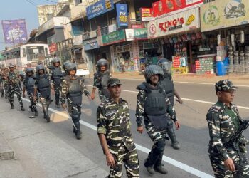 തിരഞ്ഞെടുപ്പ്:  മണ്ണാർക്കാട്  കേന്ദ്രസേനയുടെ റൂട്ട് മാർച്ച് സംഘടിപ്പിച്ചു