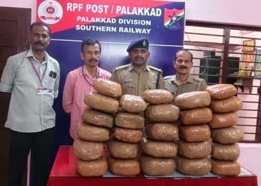 പാലക്കാട് ജംഗ്ഷൻ റെയിൽവേ സ്റ്റേഷൻ-ൽ  50 കിലോഗ്രാം കഞ്ചാവ് പിടികൂടി
