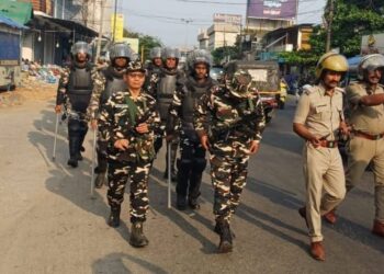 പാലക്കാട് തിരഞ്ഞെടുപ്പിനോടനുബന്ധിച്ച് റൂട്ട് മാർച്ച് നടത്തി