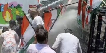 മന്ത്രിമന്ത്രി കൃഷ്ണൻകുട്ടിയുടെ രാജി ആവശ്യപ്പെട്ട്  പ്രതിഷേധത്തിൽ അക്രമം