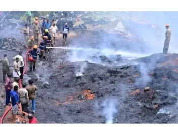 നഗരമധ്യത്തിൽ വൻ തീപിടിത്തം; ഫ്ലാറ്റുകൾക്ക് ഭീഷണി, വൻ ദുരന്തം ഒഴിവായി