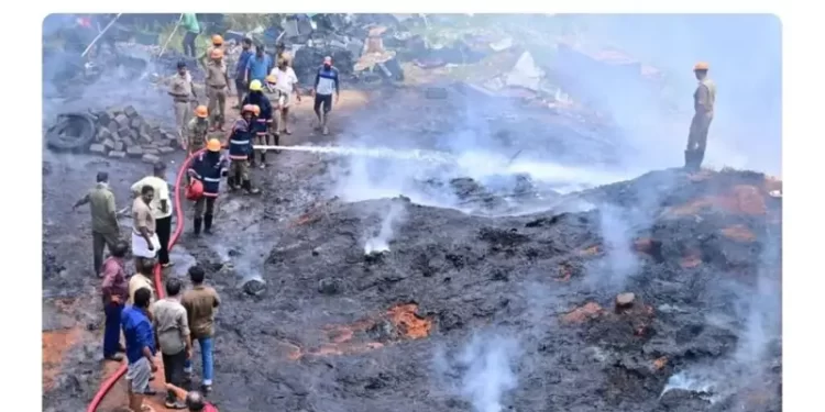 നഗരമധ്യത്തിൽ വൻ തീപിടിത്തം; ഫ്ലാറ്റുകൾക്ക് ഭീഷണി, വൻ ദുരന്തം ഒഴിവായി