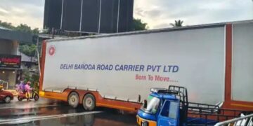 മുണ്ടൂരില്‍  ട്രക്ക് അപകടം; ഗതാഗതം തടസപ്പെട്ടു
