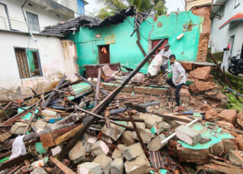 കൊടുന്തിരപ്പുള്ളിയില്‍ വീട് തകർന്നു വീണു